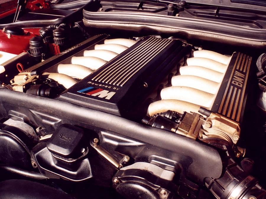 Моторный отсек BMW 850 CSi (E31) 1992 года  (фото 25 из 31)